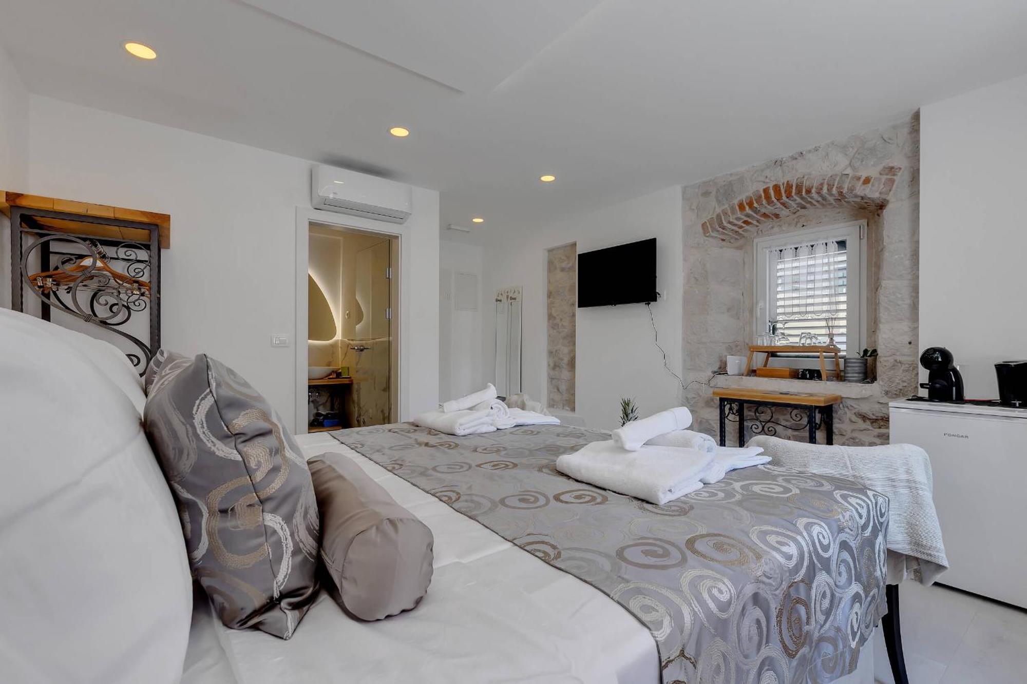 Luxury Rooms Palace B&B มาคาร์สกา ภายนอก รูปภาพ
